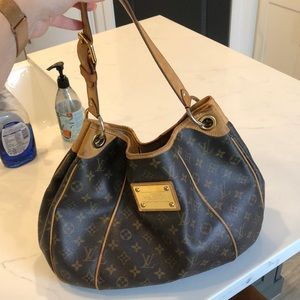 Monogram galleria pm authentic Louis Vuitton